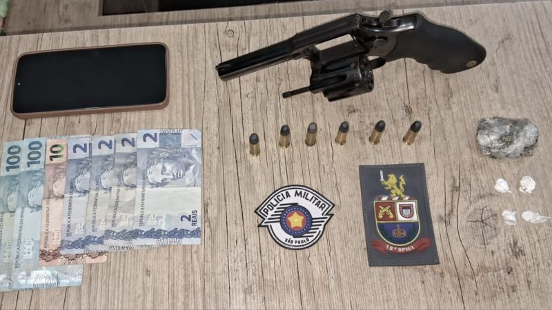 Envolvido em acidente com três mortes é preso com arma furtada e drogas em Franca