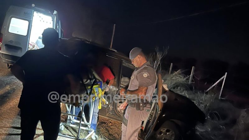Motorista fica ferido após veículo capotar na vicinal entre Franca e Jeriquara