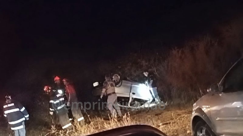 Colisão frontal termina em capotamento na Rodovia João Traficante