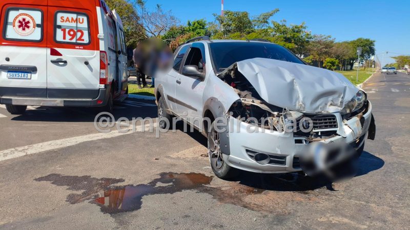 Colisão entre carro e caminhão deixa homem ferido em Franca