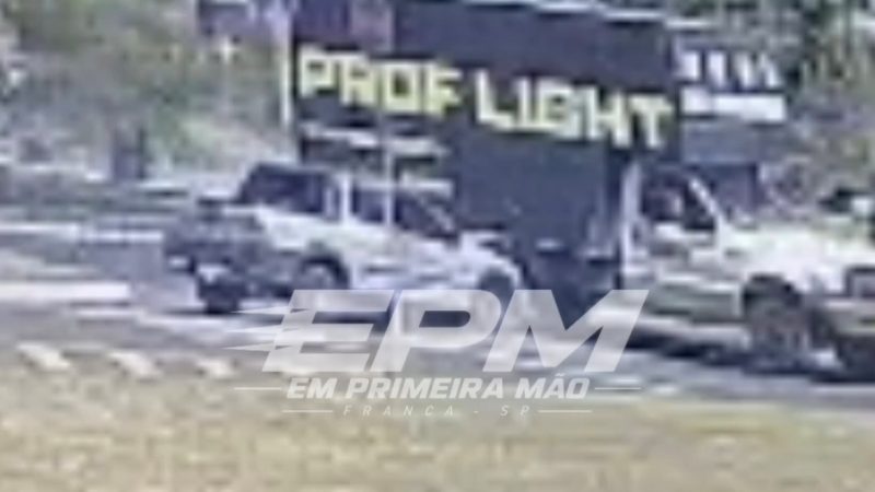 Câmeras registram colisão entre carro e caminhão que deixou homem ferido em Franca