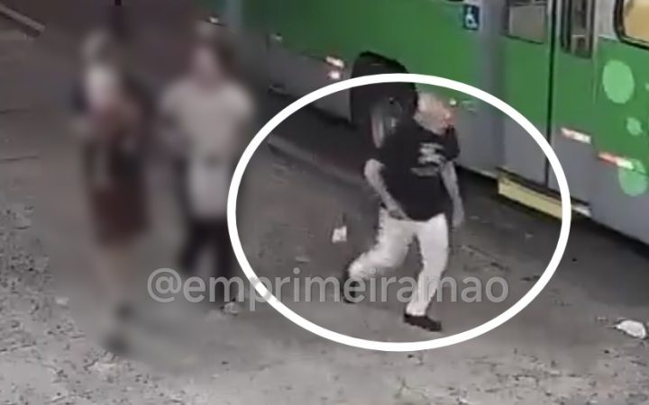 Cabeleireiro procura homem que perdeu dinheiro ao entrar em ônibus na Vila Rezende