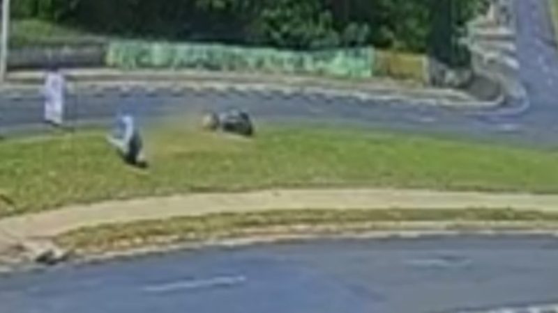 Câmera flagra mais um acidente em curva na Avenida Abrahão Brickmann, em Franca