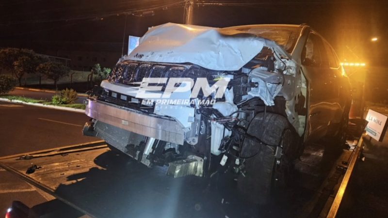 Motorista em fuga atravessa avenida e invade empresa no Parque Universitário, em Franca