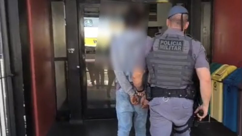 Homem é preso após furtar rodas de andaime de varejão em Franca