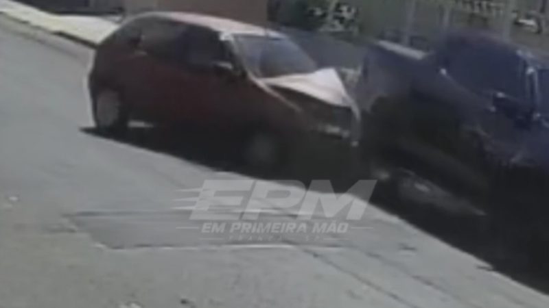 Motorista fica ferido após bater carro na traseira de caminhonete estacionada em Franca