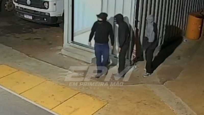 Polícia Militar Rodoviária prende três criminosos após tentativa de roubo a posto de combustíveis em Franca
