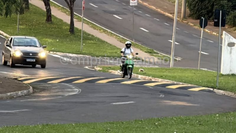 Após sequência de acidentes, avenida de Franca recebe novo redutor de velocidade