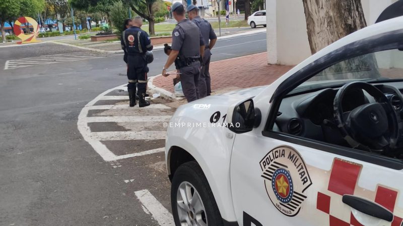 Motorista de aplicativo foge após provocar acidente e deixa passageira ferida
