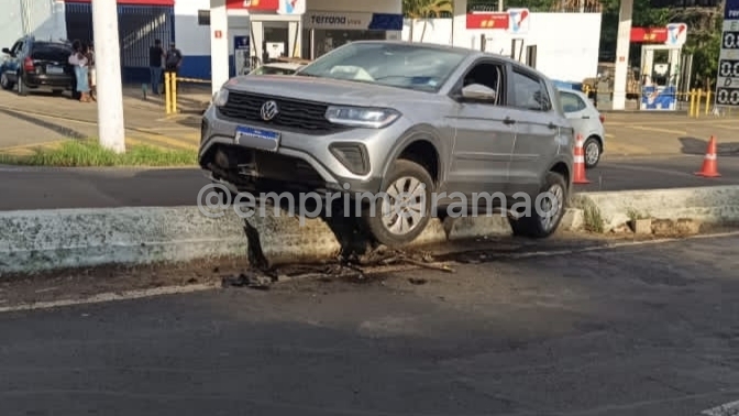 Motorista com sinais de embriaguez vai parar na delegacia após se envolver em acidente em avenida de Franca