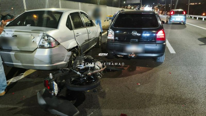 Dois motociclistas ficaram gravemente feridos em acidente na Cândido Portinari, em Franca