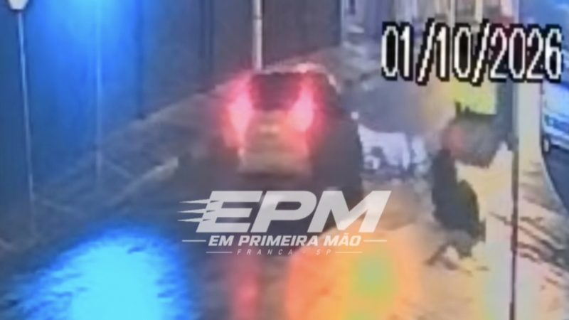 Entregador avança sinal vermelho e sofre ferimento grave em cruzamento de Franca