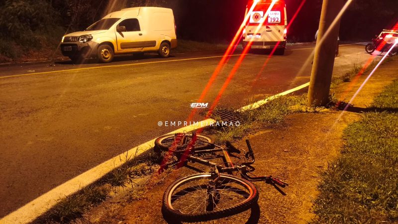 Ciclista fica gravemente ferido após bater de frente com carro em avenida de Franca