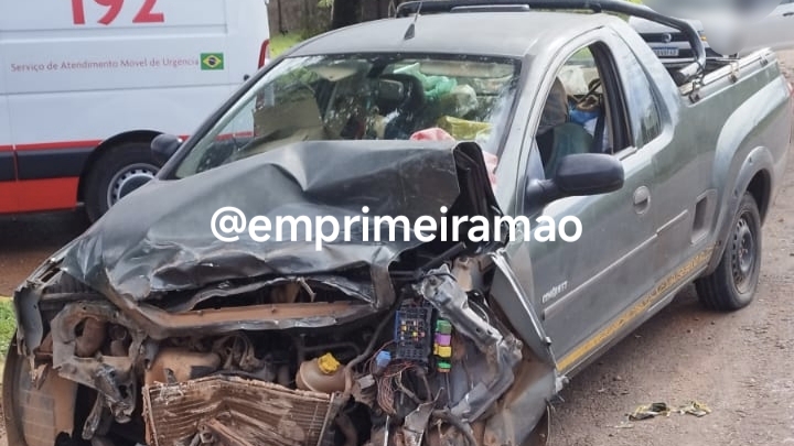 Colisão entre dois veículos deixa idoso ferido na rodovia João Traficante