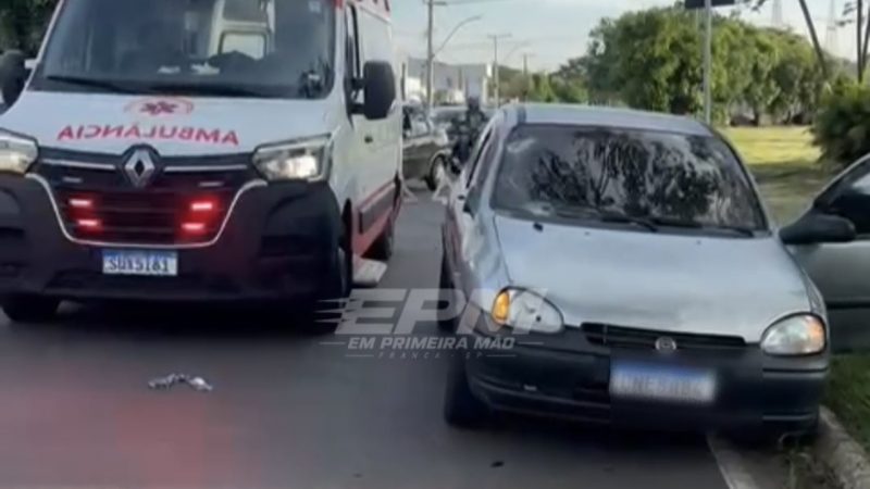 Idoso tenta atravessar avenida e acaba sendo atropelado por carro