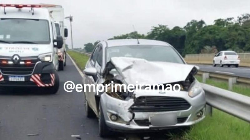 Veículos ficam destruídos em engavetamento em rodovia de Franca
