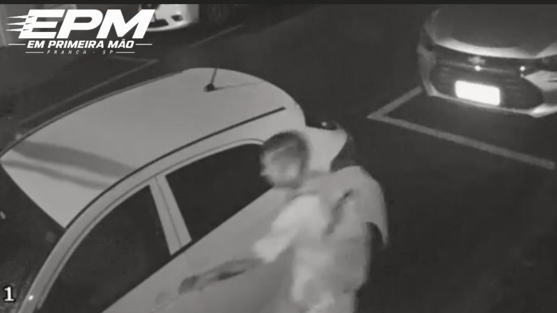 Câmera registra roubo de carro no bairro São Joaquim, em Franca