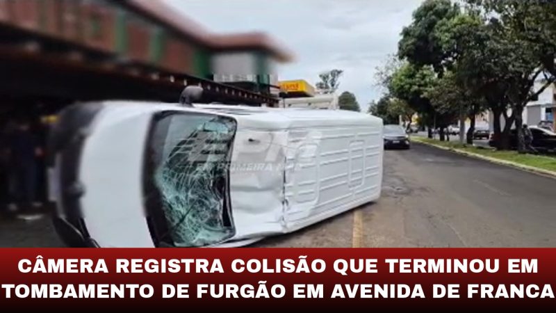 Câmera registra colisão que terminou em tombamento de furgão em avenida de Franca