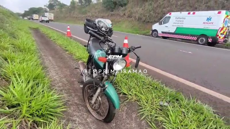 Motociclista fica ferido após bater na traseira de caminhão em rodovia de Franca