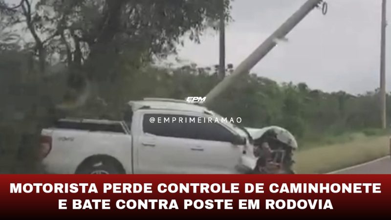 Motorista perde controle de caminhonete e bate contra poste em rodovia