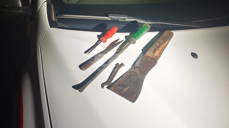 PM prende homem que furtou fios e tentou se esconder no telhado em Igarapava